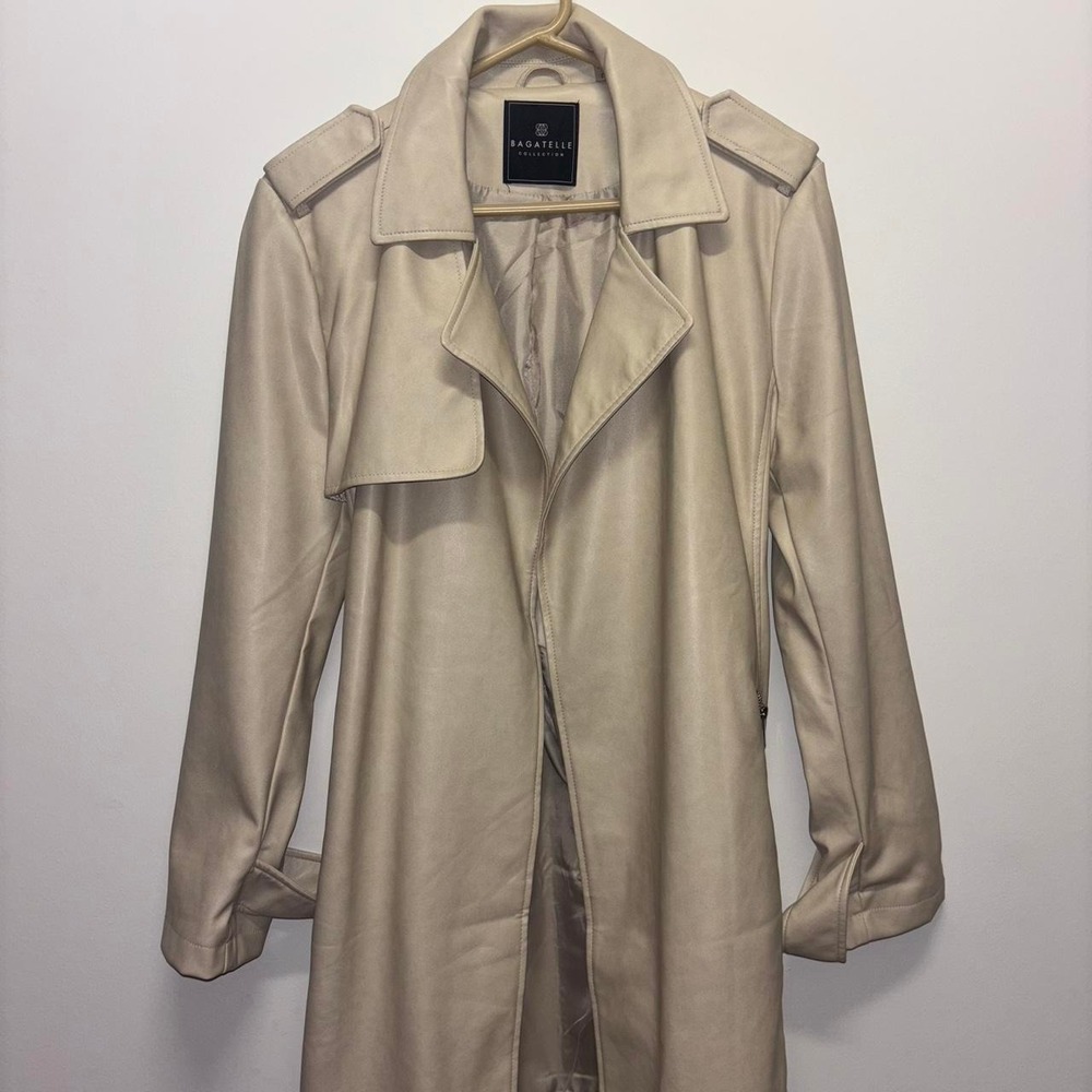 NWOT Cream faux leather trench coat with belt for waist
